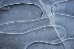 Edo-Piantadosi-Forme-fragili-Curve-sinuose-azzurre_