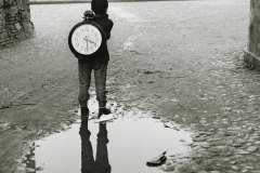 Piergiorgio-Branzi-Ragazzo-con-orologio-Comacchio-1956